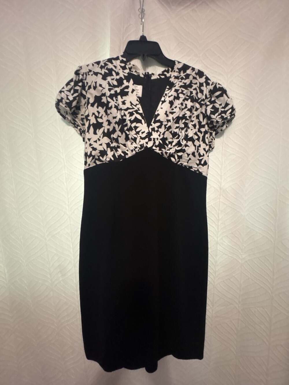 Suzi Chin for Maggy Boutique Black and White Floral Sheath Dress Size 12